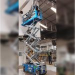 Elevador de personal tipo tijera marca Genie de altura máxima 9.85 metros en alquiler - Inversiones Gintex - Venezuela